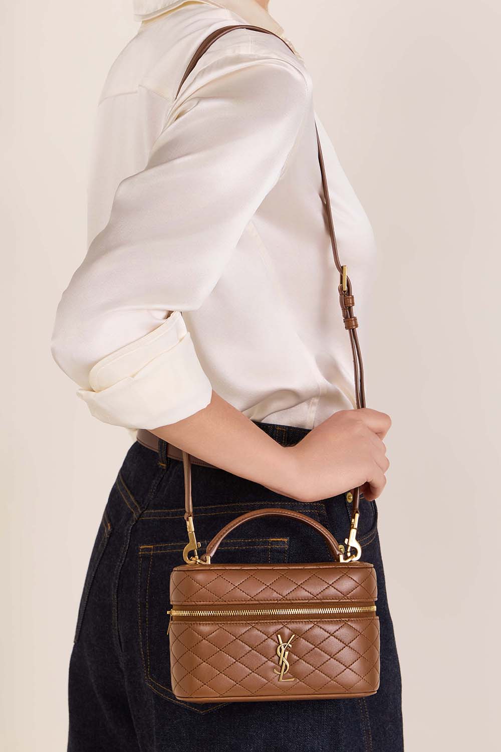 תמונת כל הלוק של תיק קרוסבודי מיני